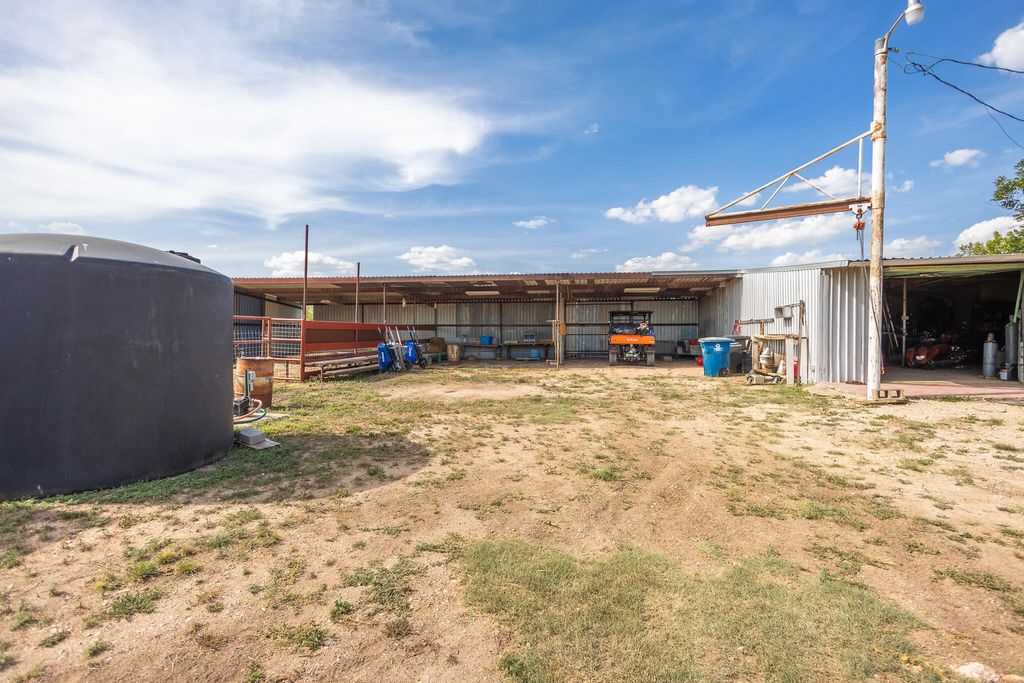 Image 37 of property listing at 11733 N Walnut Grove Road, San Angelo, TX 76901