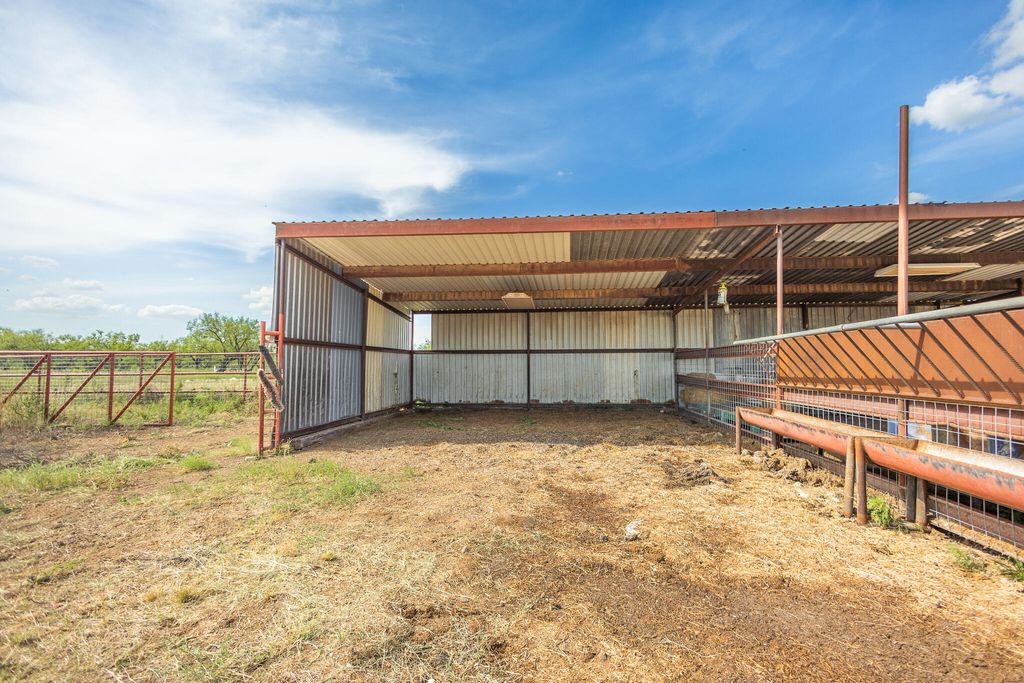 Image 41 of property listing at 11733 N Walnut Grove Road, San Angelo, TX 76901