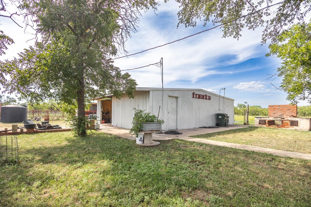 Image 46 of property listing at 11733 N Walnut Grove Road, San Angelo, TX 76901