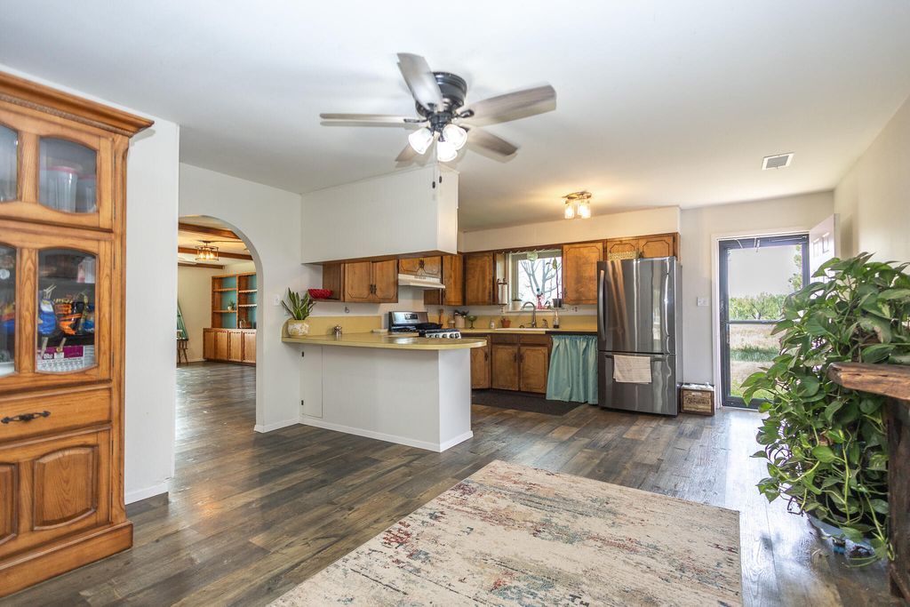 Image 7 of property listing at 11733 N Walnut Grove Road, San Angelo, TX 76901