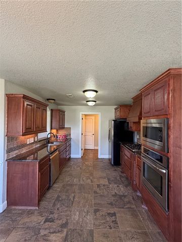 3106 Oakleigh Road, Bentonville, AR 72713