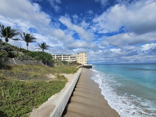 4500 S Ocean Boulevard 309, South Palm Beach, FL 33480