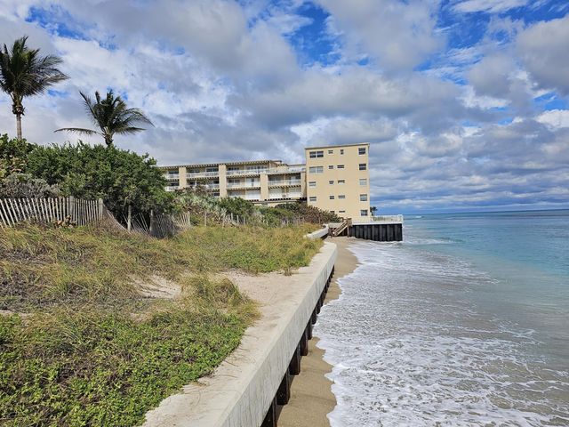 4500 S Ocean Boulevard 309, South Palm Beach, FL 33480