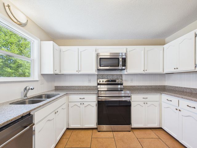 3284 Fairview Avenue, Crestview, FL 32539