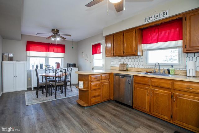 2 ALBERT E BONACCI DR, Hamilton, NJ 08690