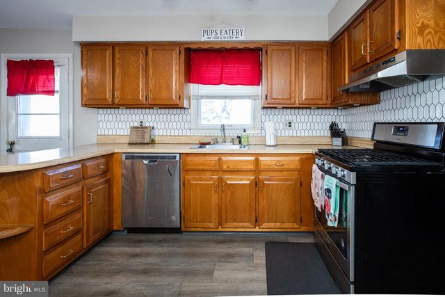 2 ALBERT E BONACCI DR, Hamilton, NJ 08690