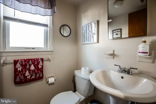 2 ALBERT E BONACCI DR, Hamilton, NJ 08690