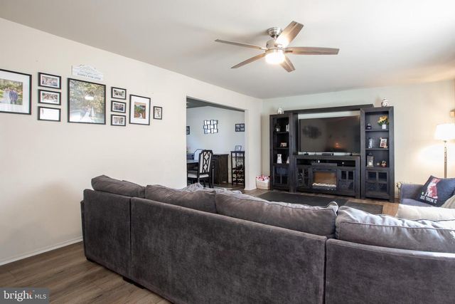 2 ALBERT E BONACCI DR, Hamilton, NJ 08690