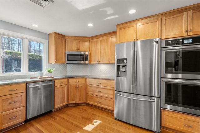 19 Duggan Dr, Framingham, MA 01702