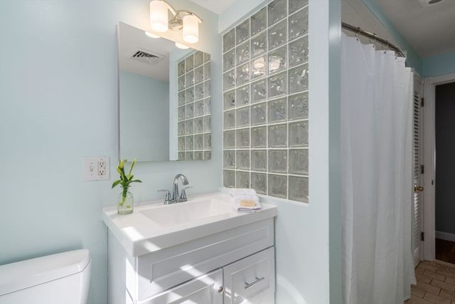 19 Duggan Dr, Framingham, MA 01702