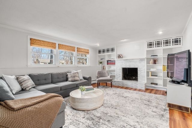 19 Duggan Dr, Framingham, MA 01702