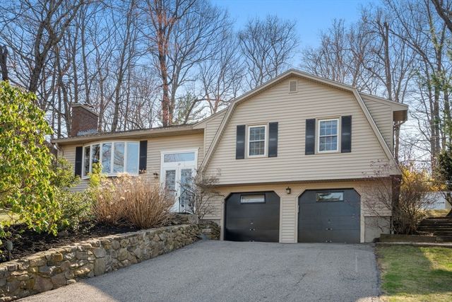 19 Duggan Dr, Framingham, MA 01702