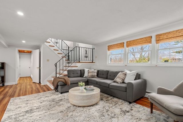 19 Duggan Dr, Framingham, MA 01702