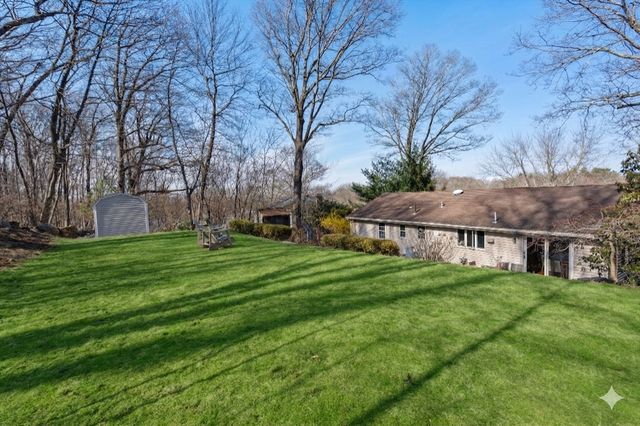 19 Duggan Dr, Framingham, MA 01702