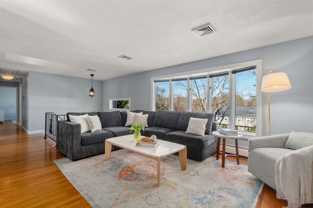 19 Duggan Dr, Framingham, MA 01702