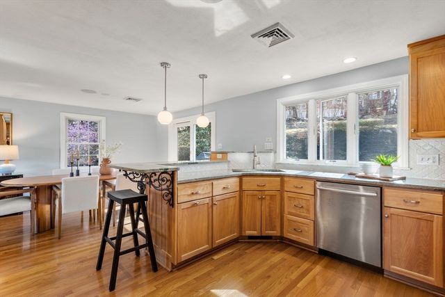 19 Duggan Dr, Framingham, MA 01702