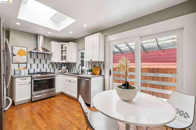 870 43Rd St, Oakland, CA 94608