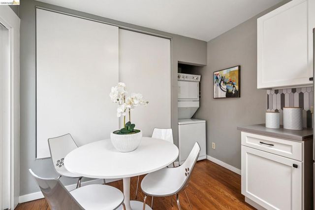 870 43Rd St, Oakland, CA 94608