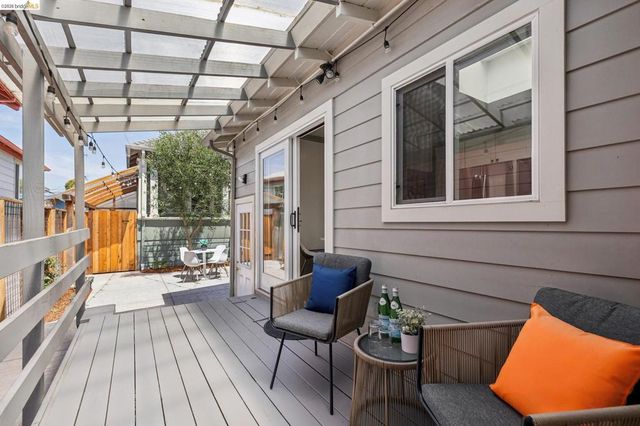 870 43Rd St, Oakland, CA 94608
