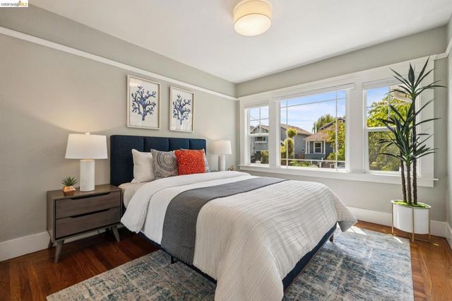 870 43Rd St, Oakland, CA 94608
