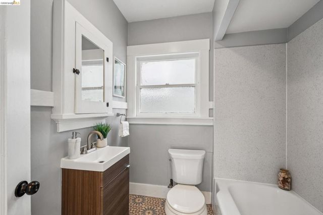 870 43Rd St, Oakland, CA 94608