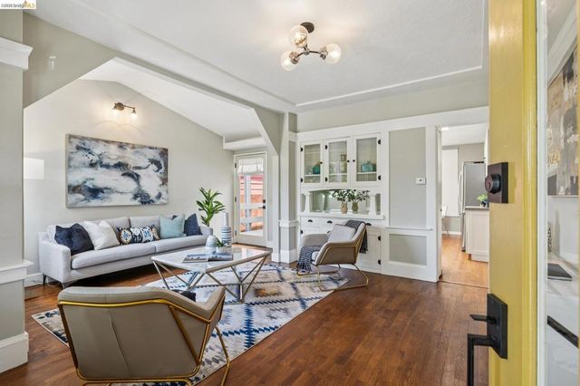 870 43Rd St, Oakland, CA 94608