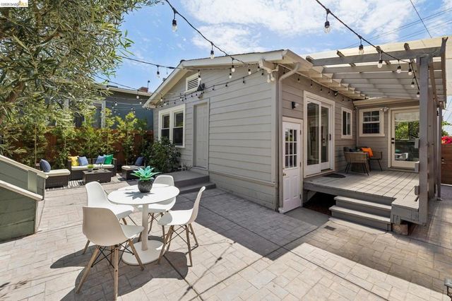 870 43Rd St, Oakland, CA 94608