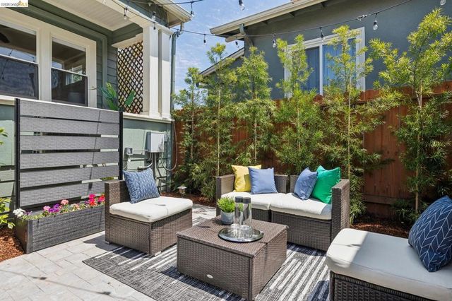 870 43Rd St, Oakland, CA 94608