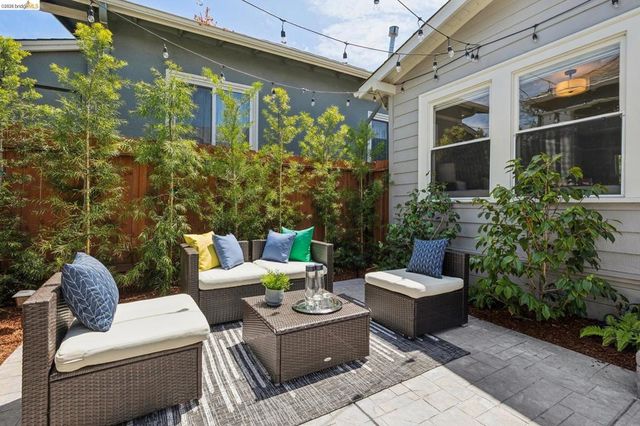 870 43Rd St, Oakland, CA 94608