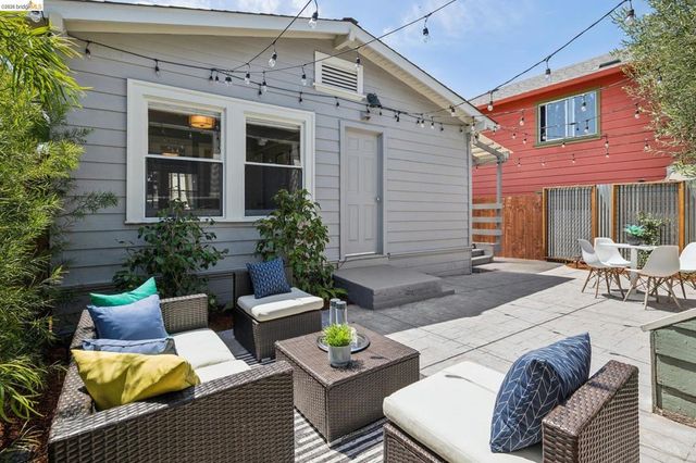 870 43Rd St, Oakland, CA 94608