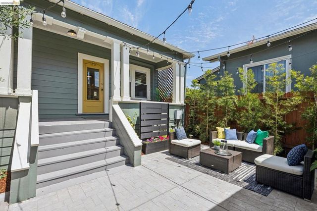 870 43Rd St, Oakland, CA 94608