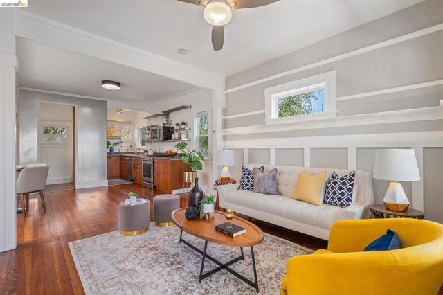 870 43Rd St, Oakland, CA 94608