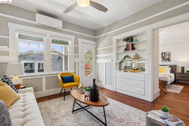 870 43Rd St, Oakland, CA 94608