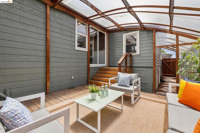 870 43Rd St, Oakland, CA 94608