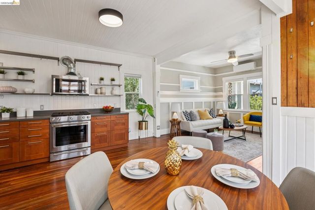 870 43Rd St, Oakland, CA 94608