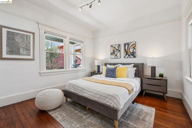 870 43Rd St, Oakland, CA 94608