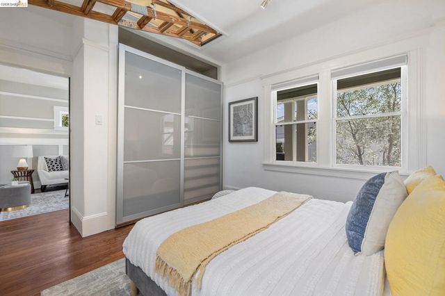 870 43Rd St, Oakland, CA 94608
