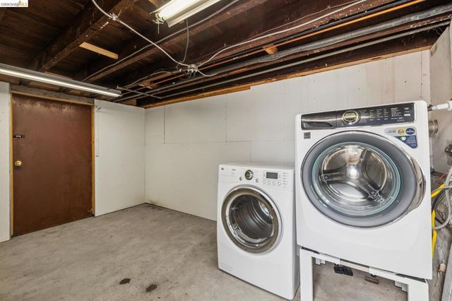870 43Rd St, Oakland, CA 94608