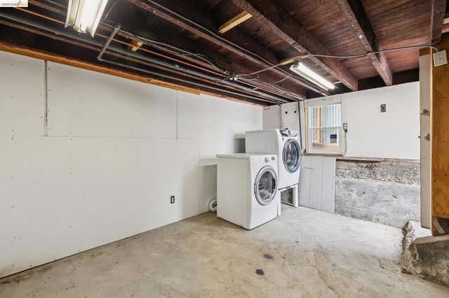 870 43Rd St, Oakland, CA 94608
