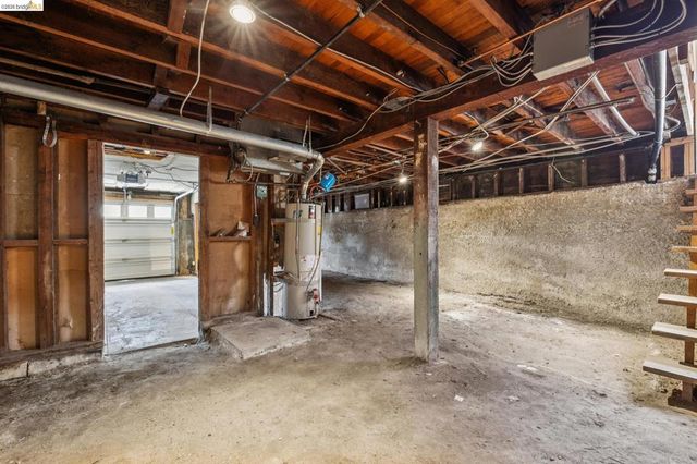 870 43Rd St, Oakland, CA 94608