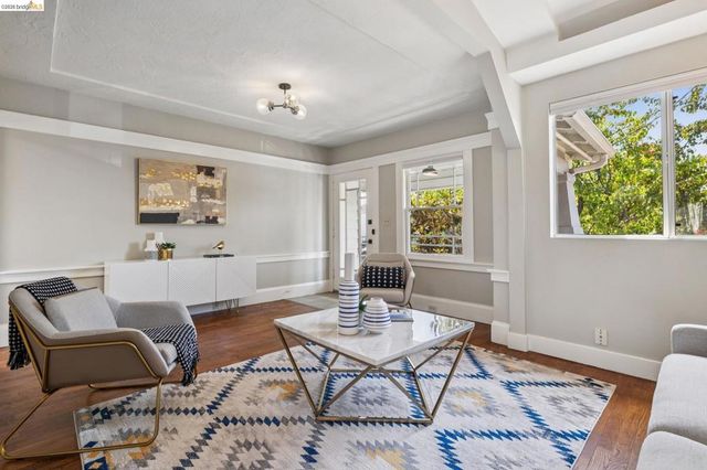 870 43Rd St, Oakland, CA 94608
