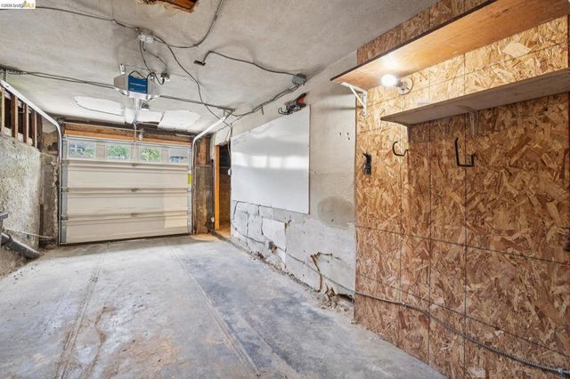 870 43Rd St, Oakland, CA 94608
