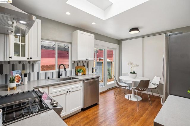 870 43Rd St, Oakland, CA 94608