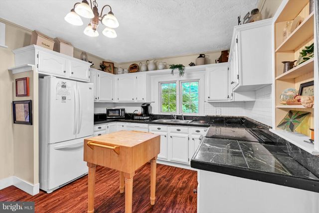 100 N LANCASTER ST, Jonestown, PA 17038