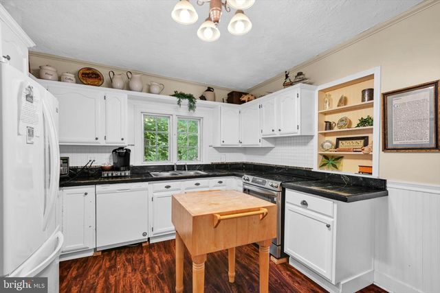 100 N LANCASTER ST, Jonestown, PA 17038