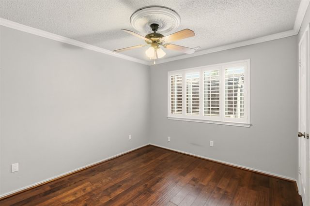 321 Hunters Creek Drive, Mesquite, TX 75150