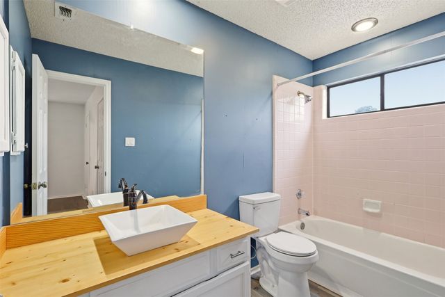 321 Hunters Creek Drive, Mesquite, TX 75150