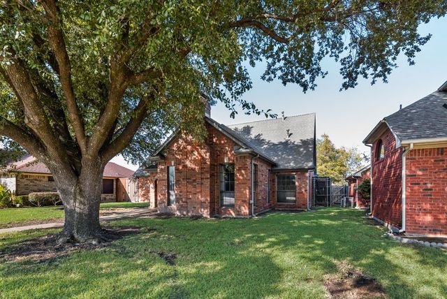 321 Hunters Creek Drive, Mesquite, TX 75150