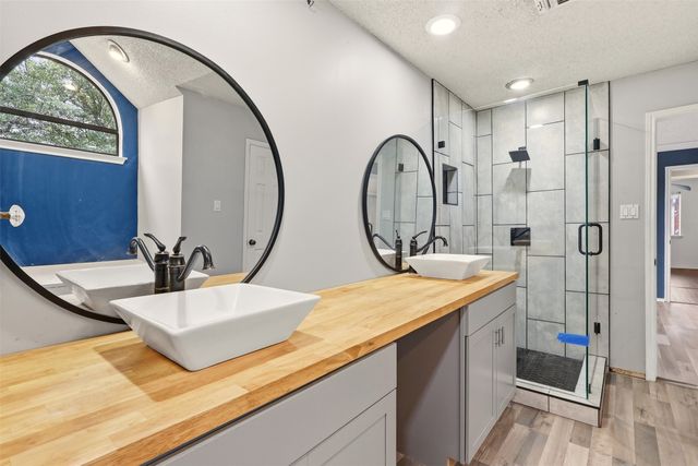 321 Hunters Creek Drive, Mesquite, TX 75150