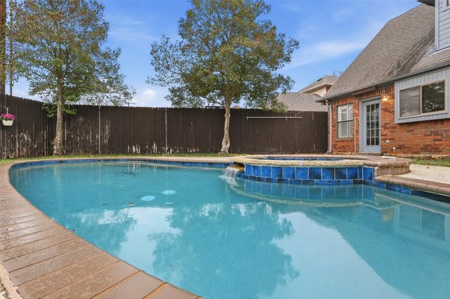 321 Hunters Creek Drive, Mesquite, TX 75150